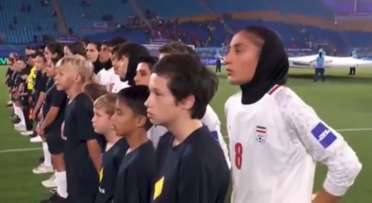  Los jugadores iraníes se enfrentan a posibles represalias por su silencio durante el himno nacional

 – Panorama 24