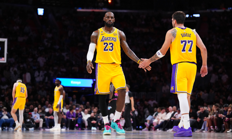  LeBron James iguala récord de partidos jugados en la NBA y Doncic suma 60 puntos

 – Panorama 24