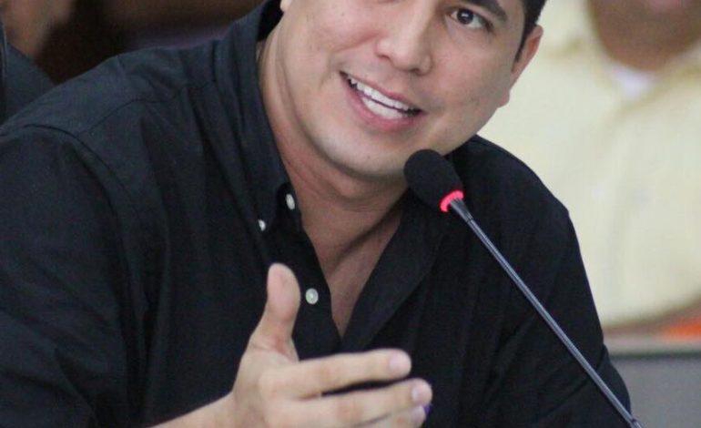  Óscar Apolinar pelea por el escaño del Senado – 

 – Panorama 24