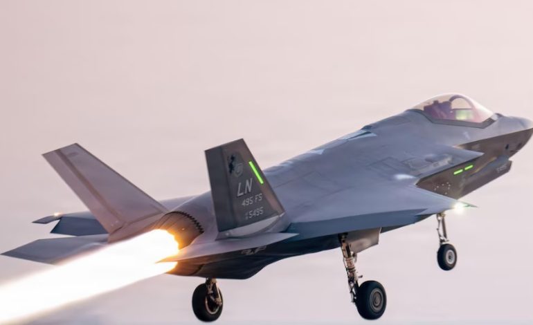  El F-35 estadounidense realiza un aterrizaje de emergencia en Medio Oriente

 – Panorama 24