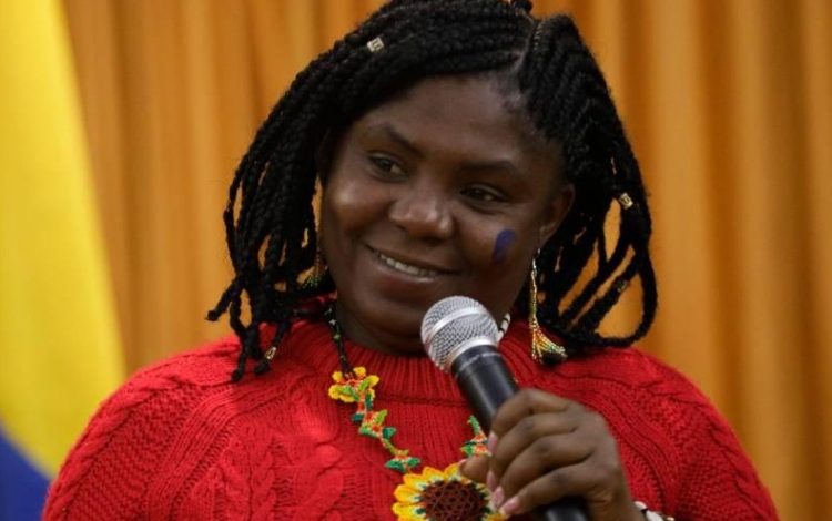  Viceministra de MinEgualdad renuncia tras escándalo por foto íntima enviada a subordinada – ADICIONAL

 – Panorama 24