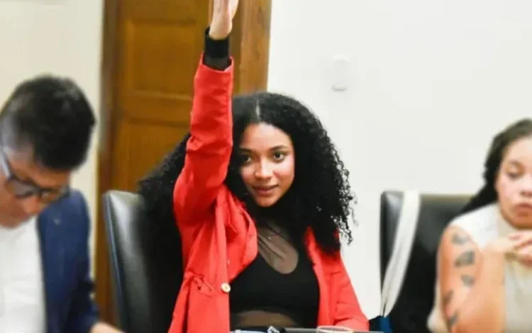  Juliana Guerrero y los títulos falsos: Fiscalía decide no pedir prisión ni arresto domiciliario por ahora – 

 – Panorama 24