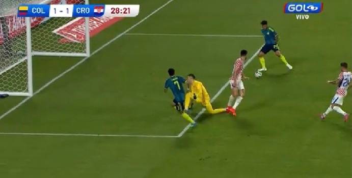  La increíble jugada que Luis Suárez desperdició solo

 – Panorama 24