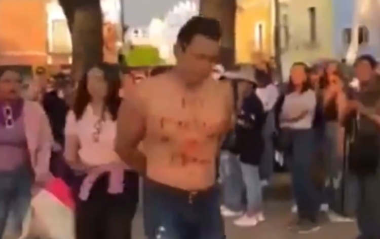  “Me quedo callado para que hablen” Un hombre asistió a una marcha del 8M con su novia 

 – Panorama 24