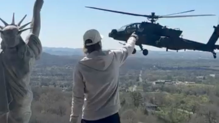  El ejército de EE. UU. investiga el vuelo no autorizado de helicópteros Apache sobre la residencia de Kid Rock 

 – Panorama 24